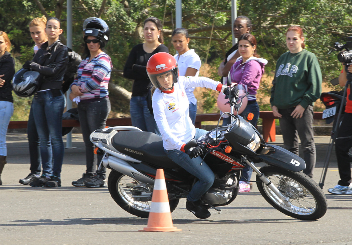 SUZANE - Página Oficial - Motocicleta cada vez mais feminina