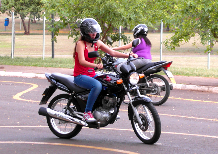 SUZANE - Página Oficial - Motocicleta cada vez mais feminina